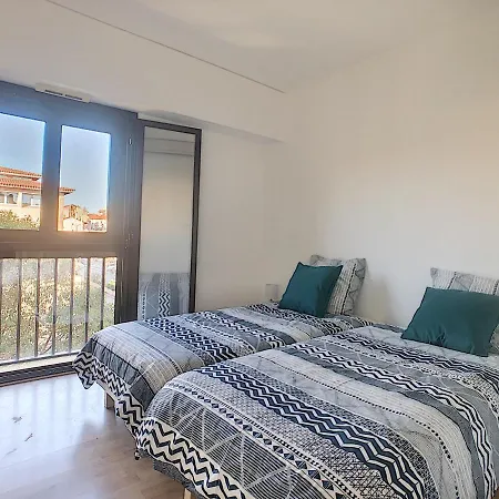 3 Pieces Centre Apartment *